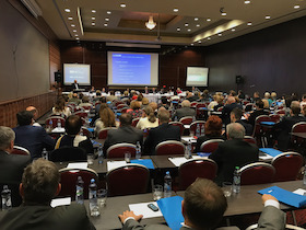 Konferencia aj s hlasovacími zariadeniami