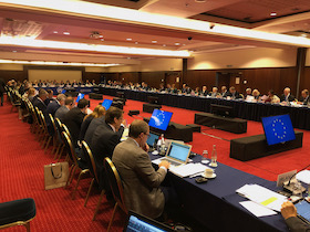 Mikrofóny na stôl, obrazovky, audio nahrávanie