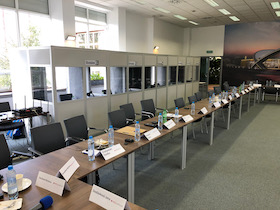 Veľká uzavretá tlmočnícka kabína